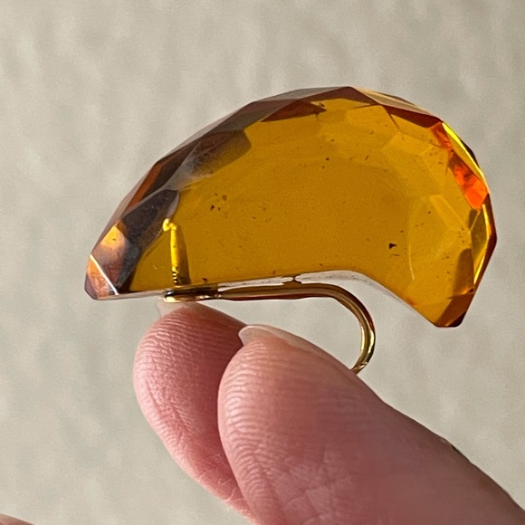 Faceted honey amber lucite gold tone clip on earrings - Picture 7 of 10